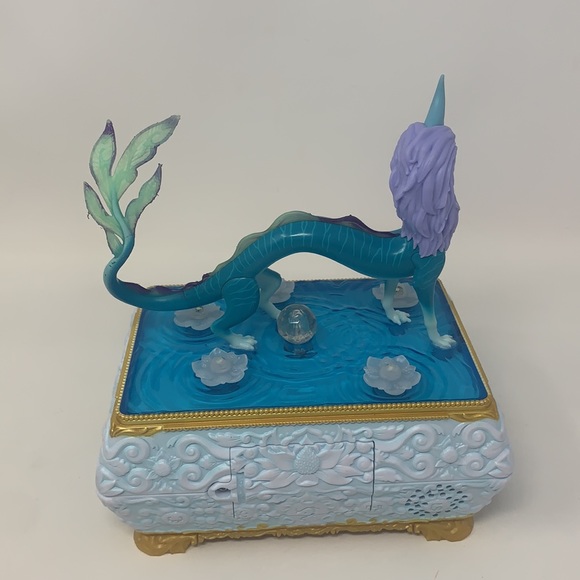 Disney Raya & The Last Dragon Sisu Jewelry Chest Box Changing Lights & Music - Picture 9 of 17